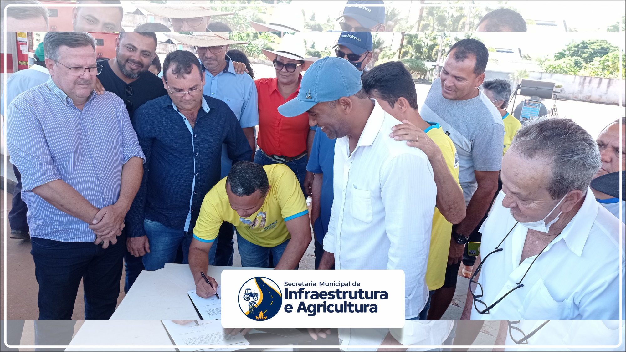 LANÇAMENTO DA PAVIMENTAÇÃO ASFÁLTICA NA VILA QUIXABA 