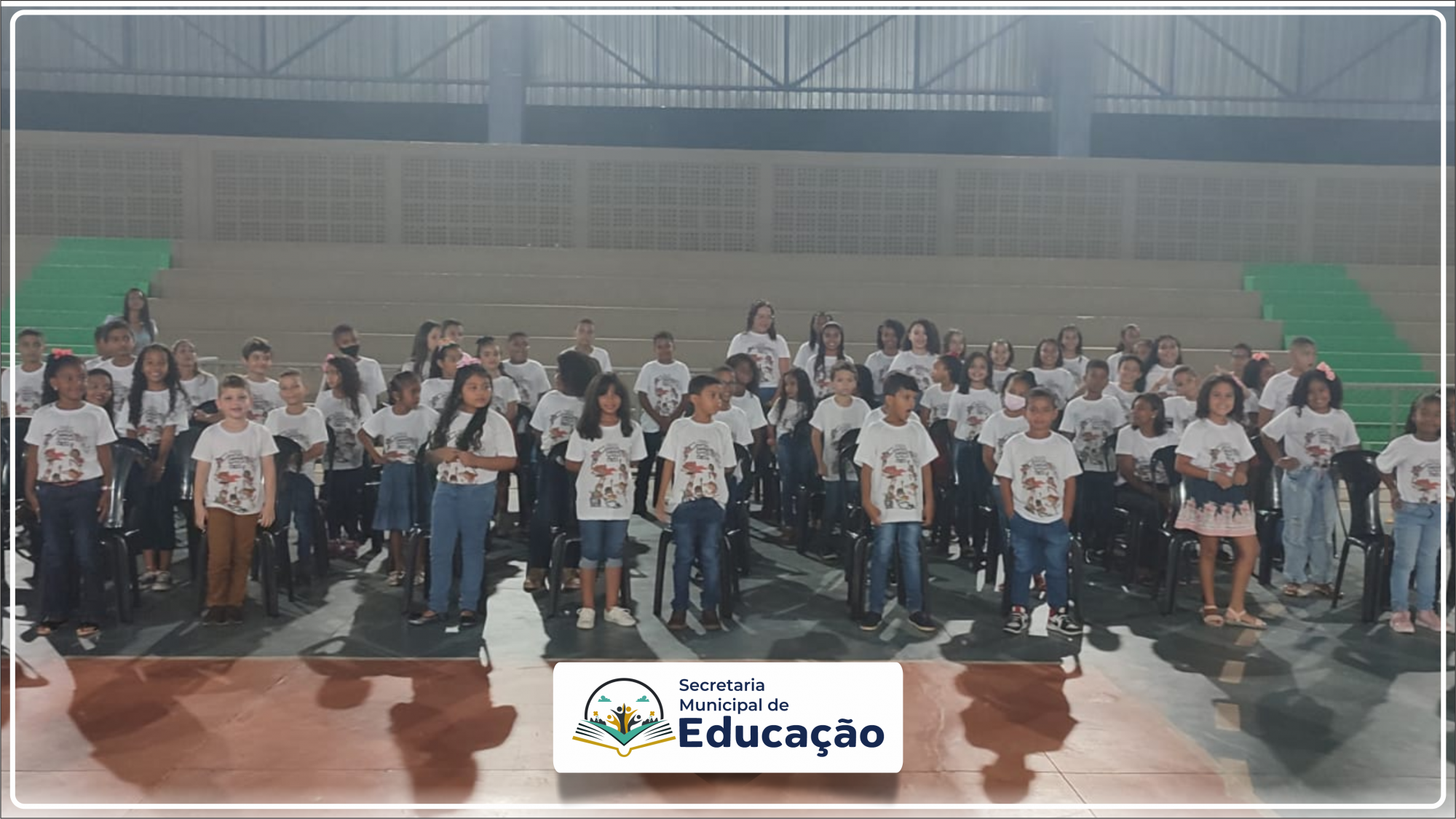 NOITE DE AUTÓGRAFOS COM OS ALUNOS DA ESCOLA JK