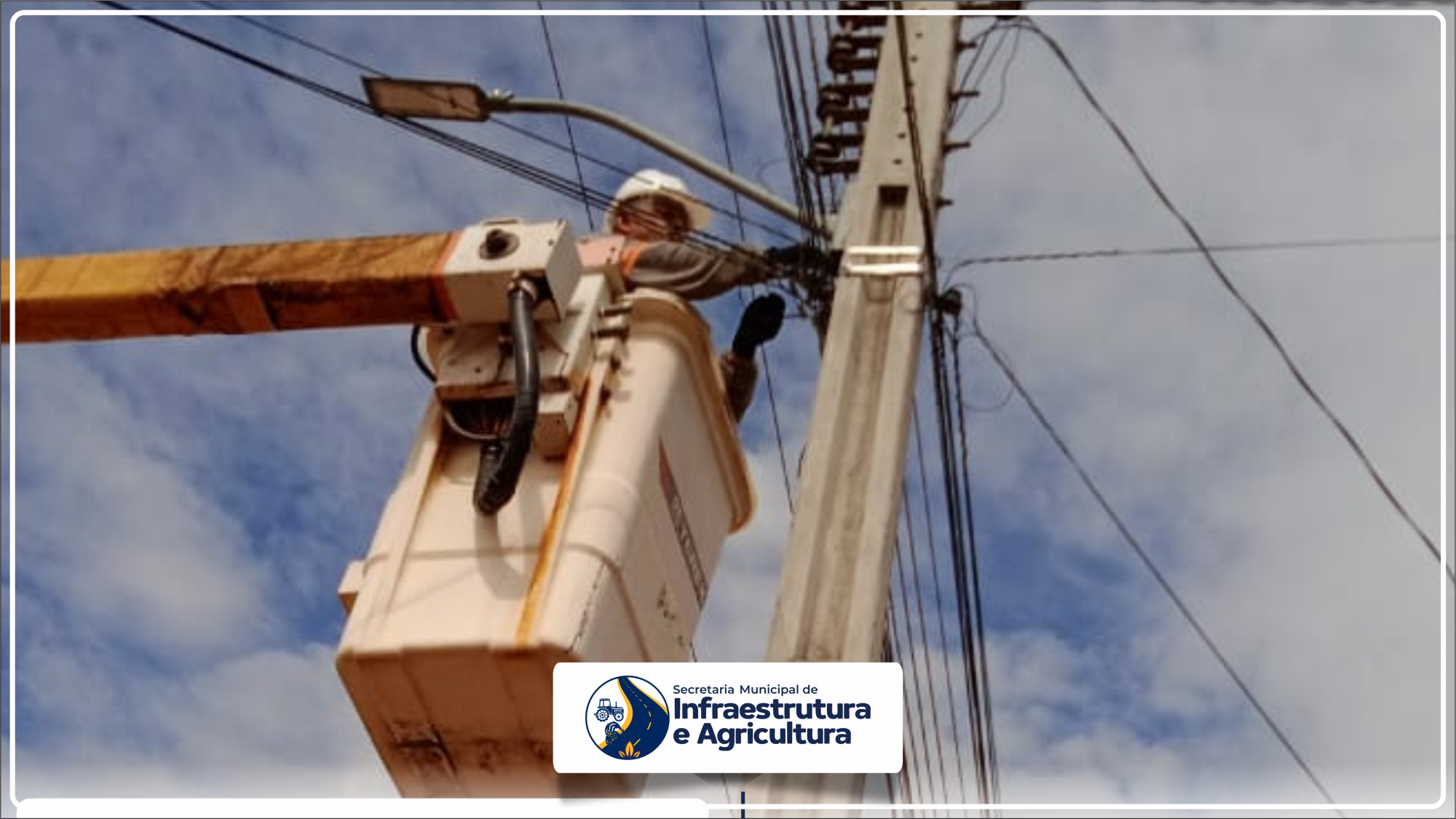 TROCA E SUBSTITUIÇÃO DE LÂMPADAS EM VILA QUIXABA